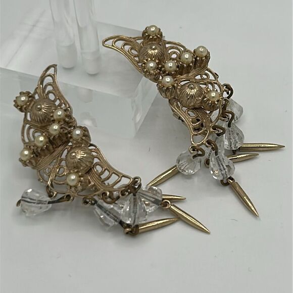 Vintage Butterfly Gold and Pearl Clip Earrings - Picture 5 of 5